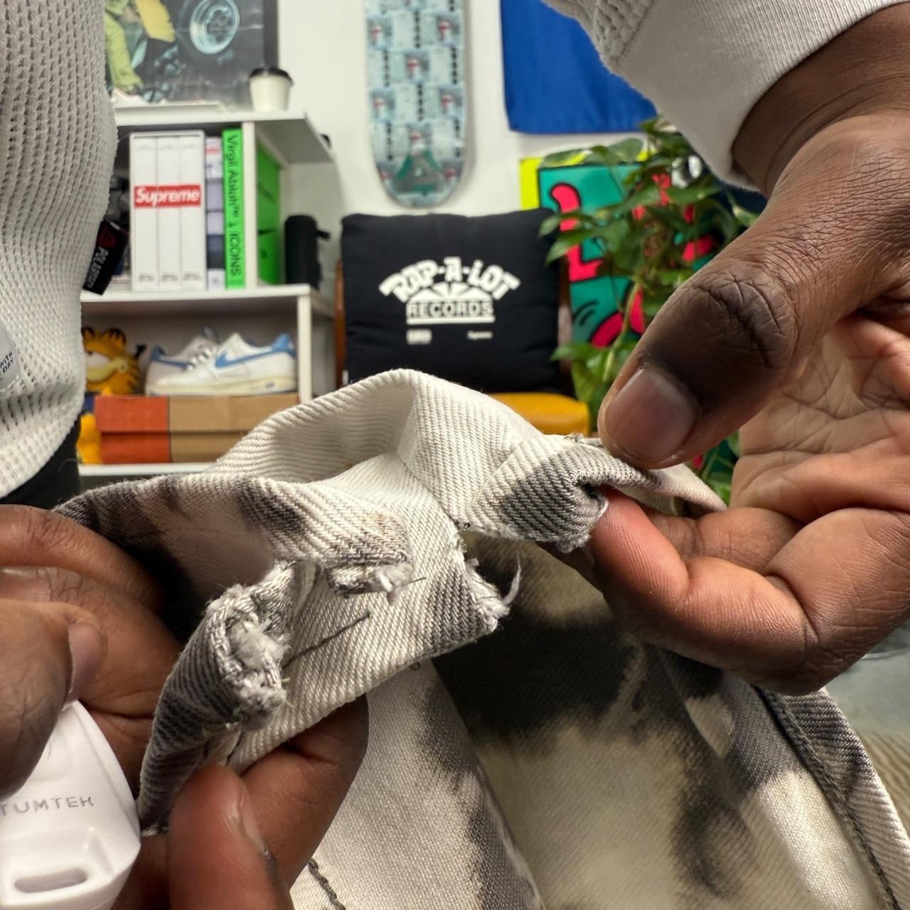 SUPREME SS25 BLEACHED BAGGY JEANS