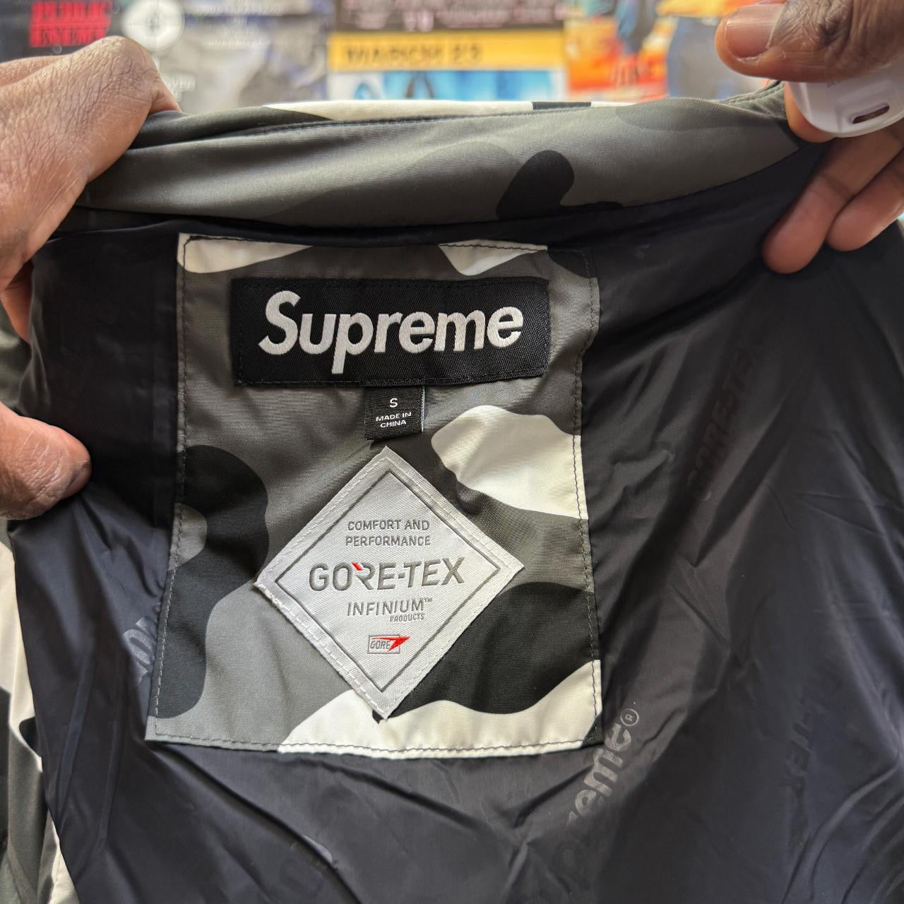 SUPREME FW22 2 IN 1 GORE-TEX SHELL WINDSTOPPER VEST