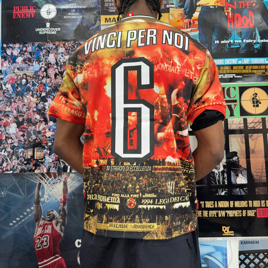 SUPREME SS25 VINCI PER NOI SOCCER JERSEY