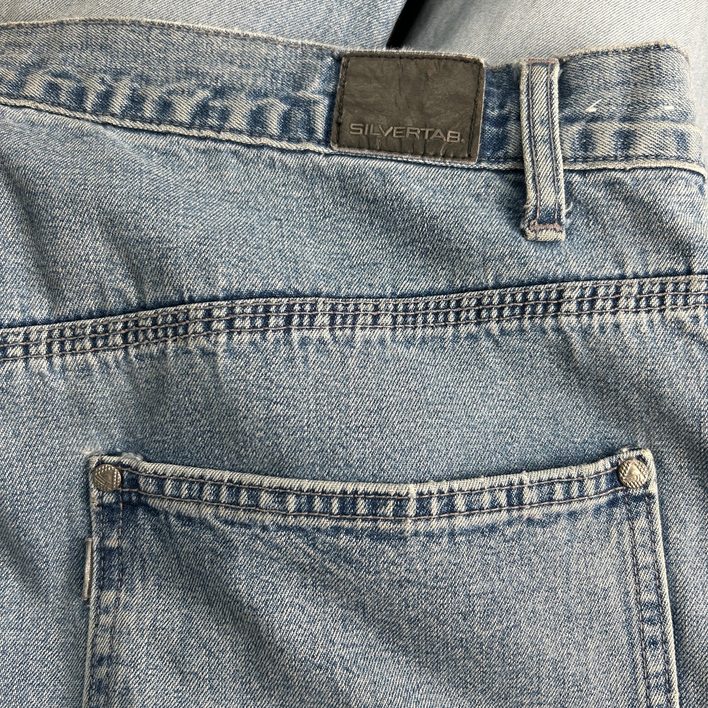 LEVI 90s SILVERTAB BAGGY DENIM JEANS