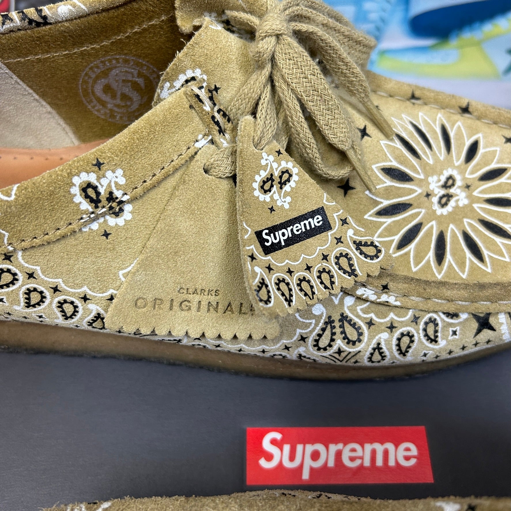 SS19 SUPREME BANDNA CLARK WALLABIES