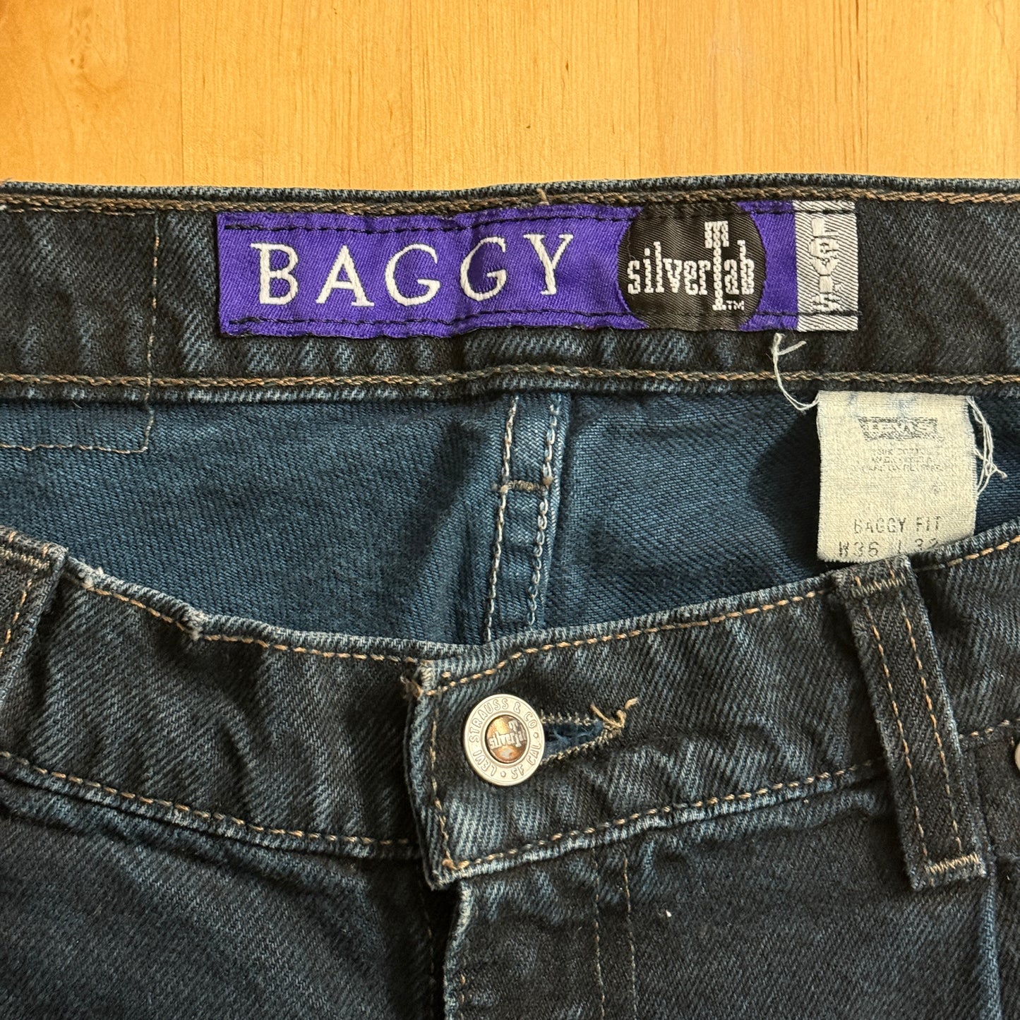LEVI 2000s BAGGY DENIM JEANS
