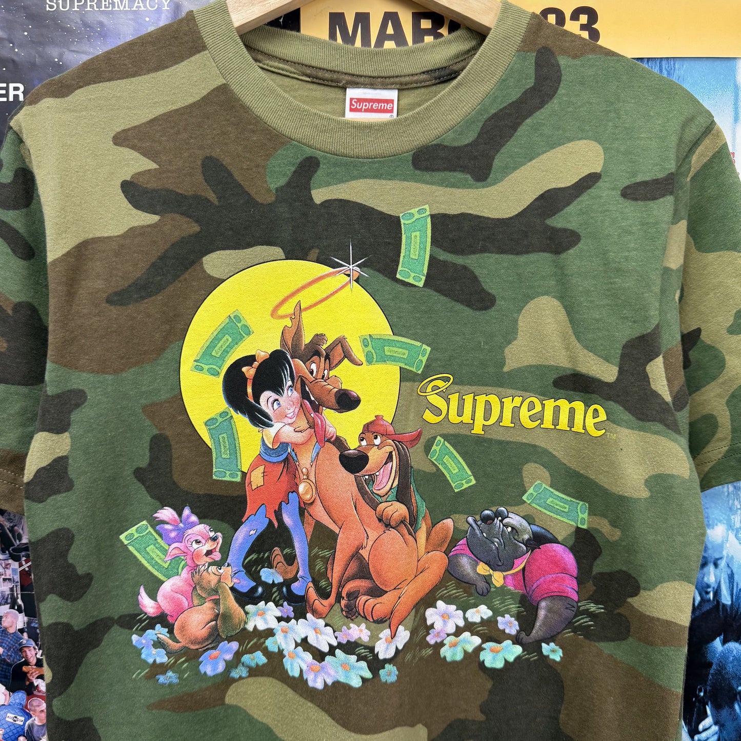 SUPREME FW25 ALL DOGS CAMO TEE