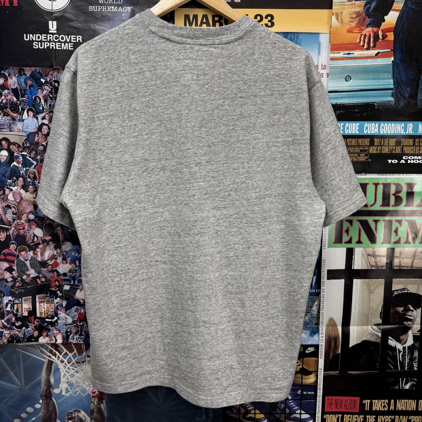 SUPREME FW25 COLLEGIATE APPLIQUE SS TOP / TEE