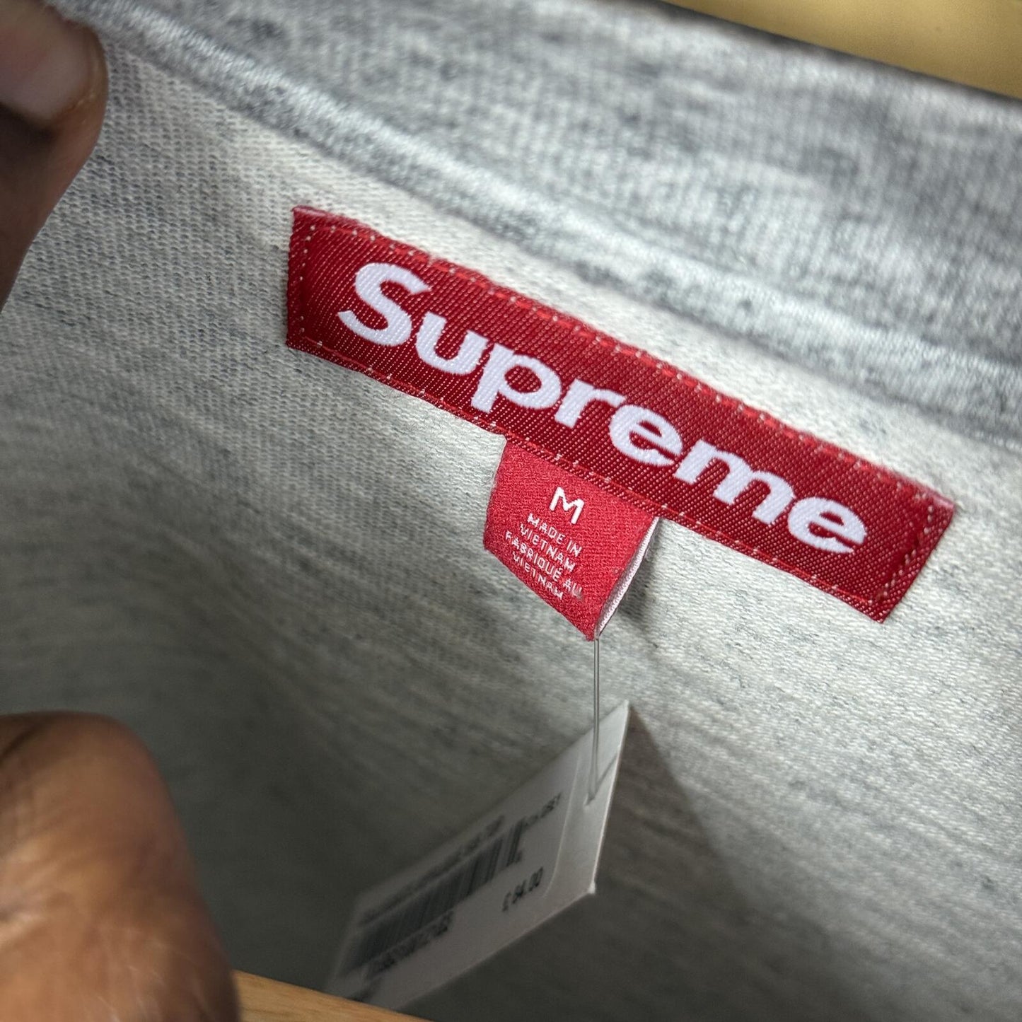 SUPREME FW25 COLLEGIATE APPLIQUE SS TOP / TEE