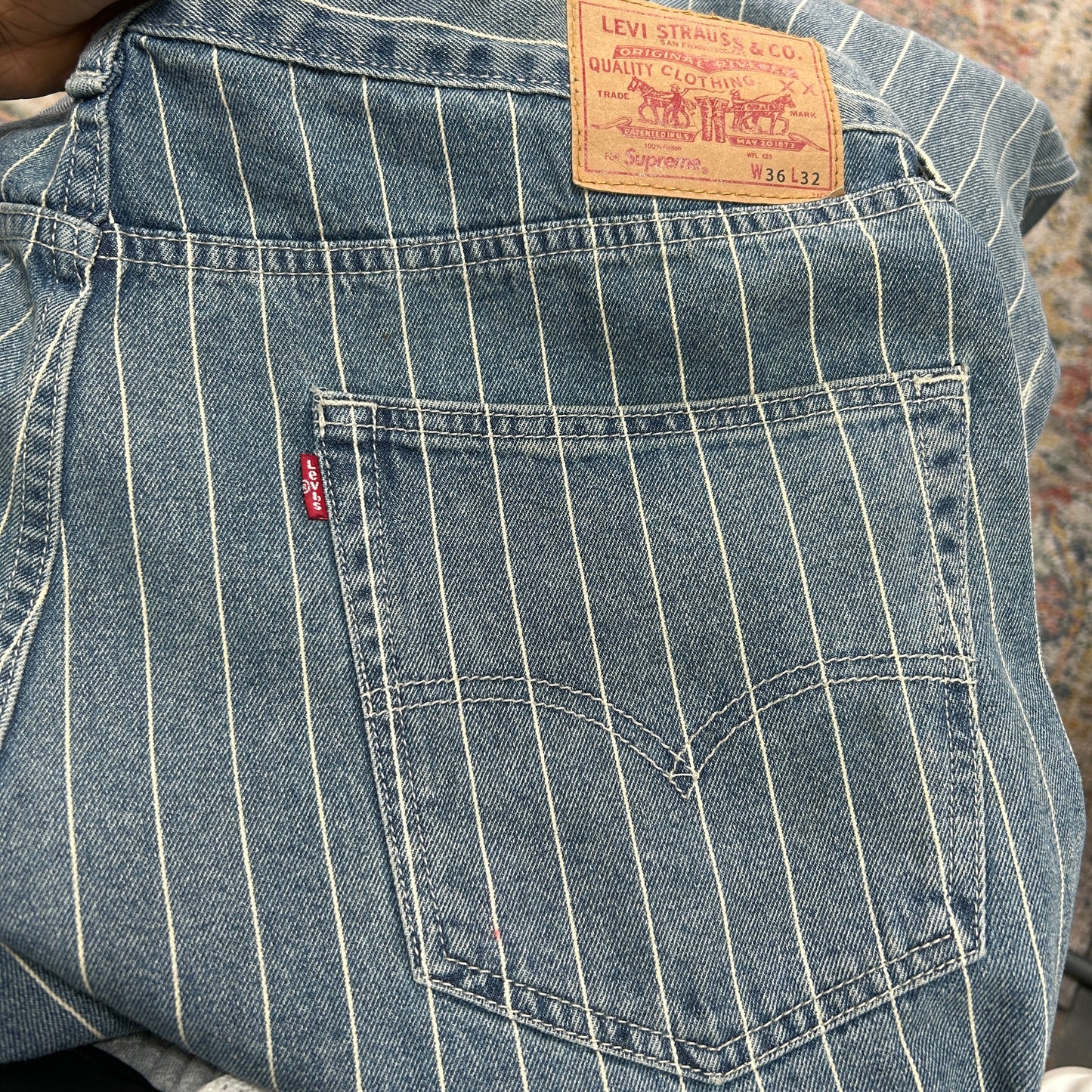 SUPREME LEVI SS18 PINSTRIPE 55O JEANS