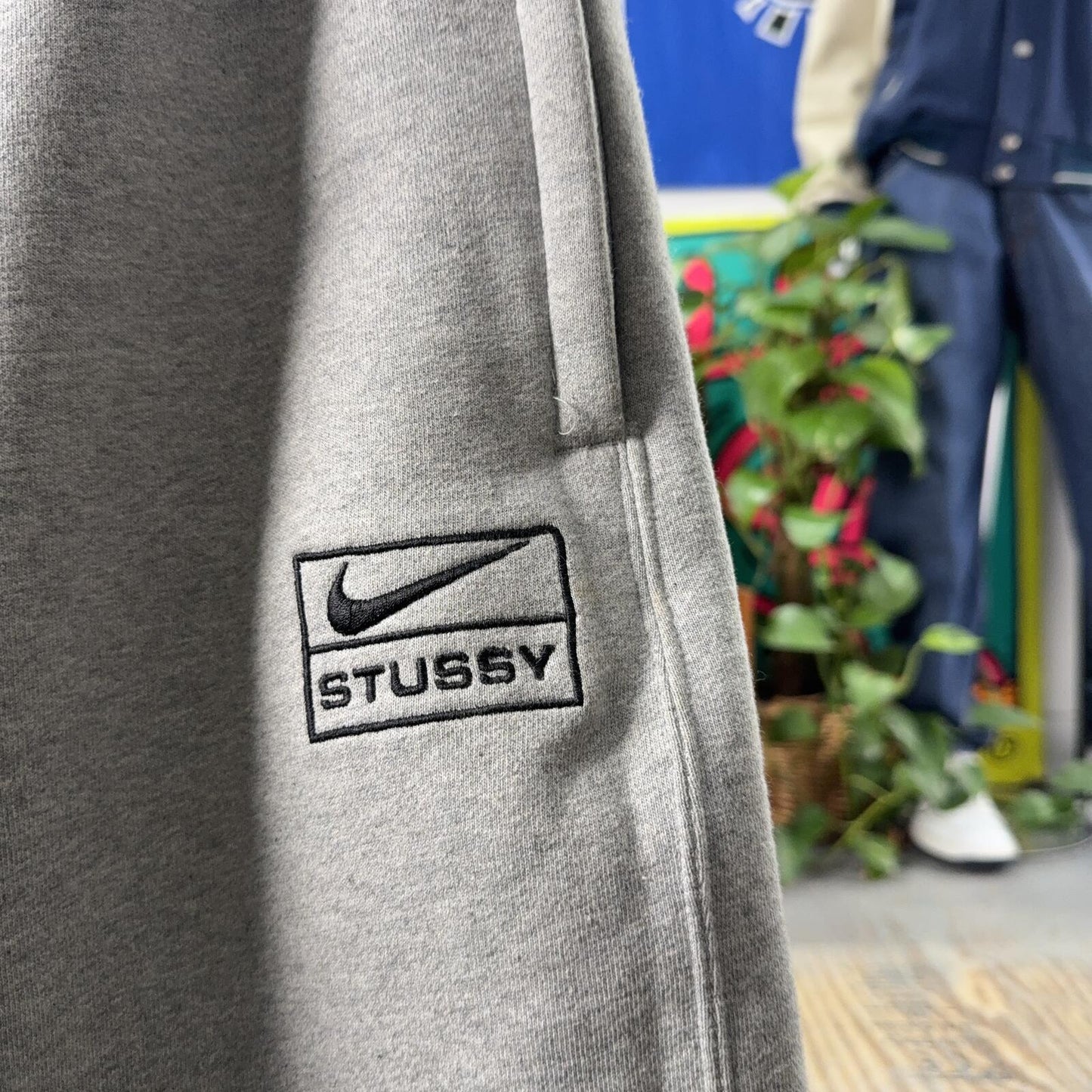 STUSSY X NIKE SS23 FLEECE GREY JOGGERS