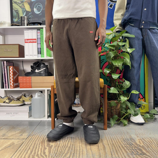 SUPREME FW24 SMALL BOX BROWN SWEATPANTS