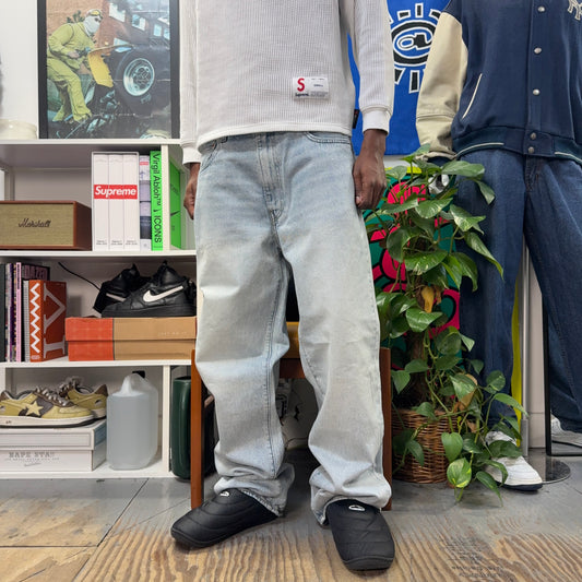 LEVI PREMIUM LIGHT WASH DENIM JEANS