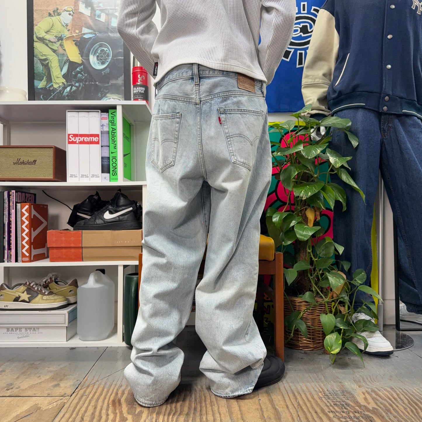 LEVI PREMIUM LIGHT WASH DENIM JEANS