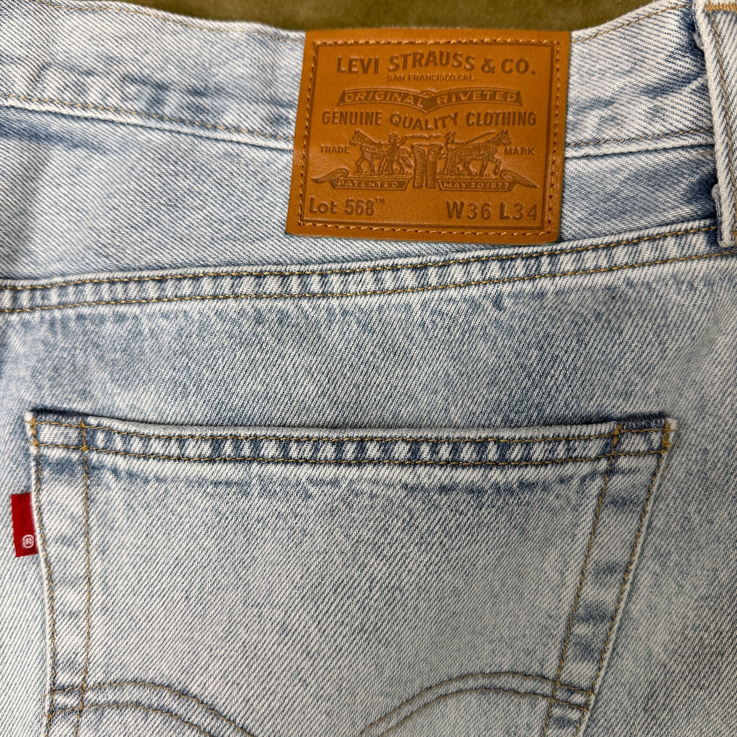 LEVI PREMIUM LIGHT WASH DENIM JEANS