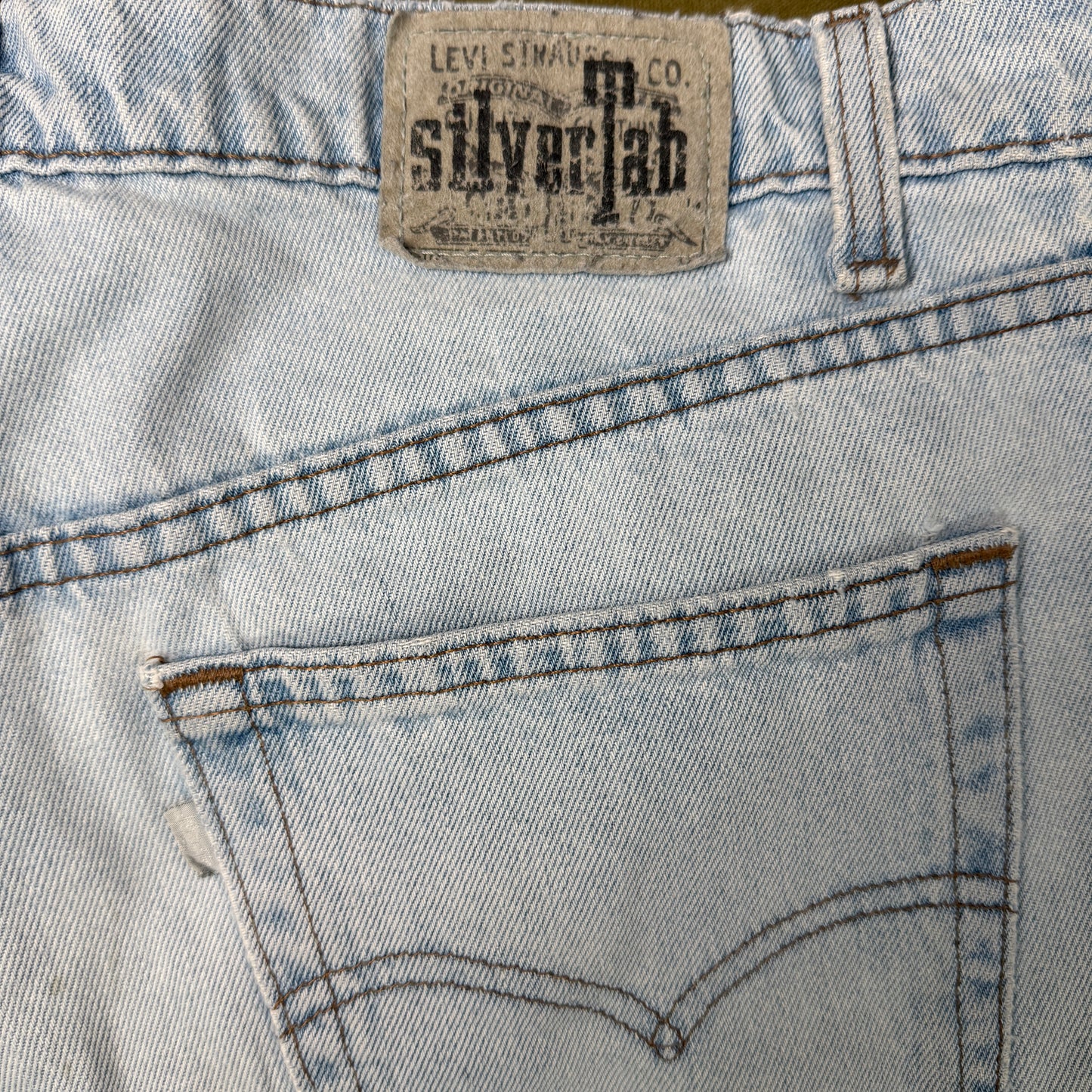 LEVI 90s SILVERTAB BAGGY DENIM JEANS