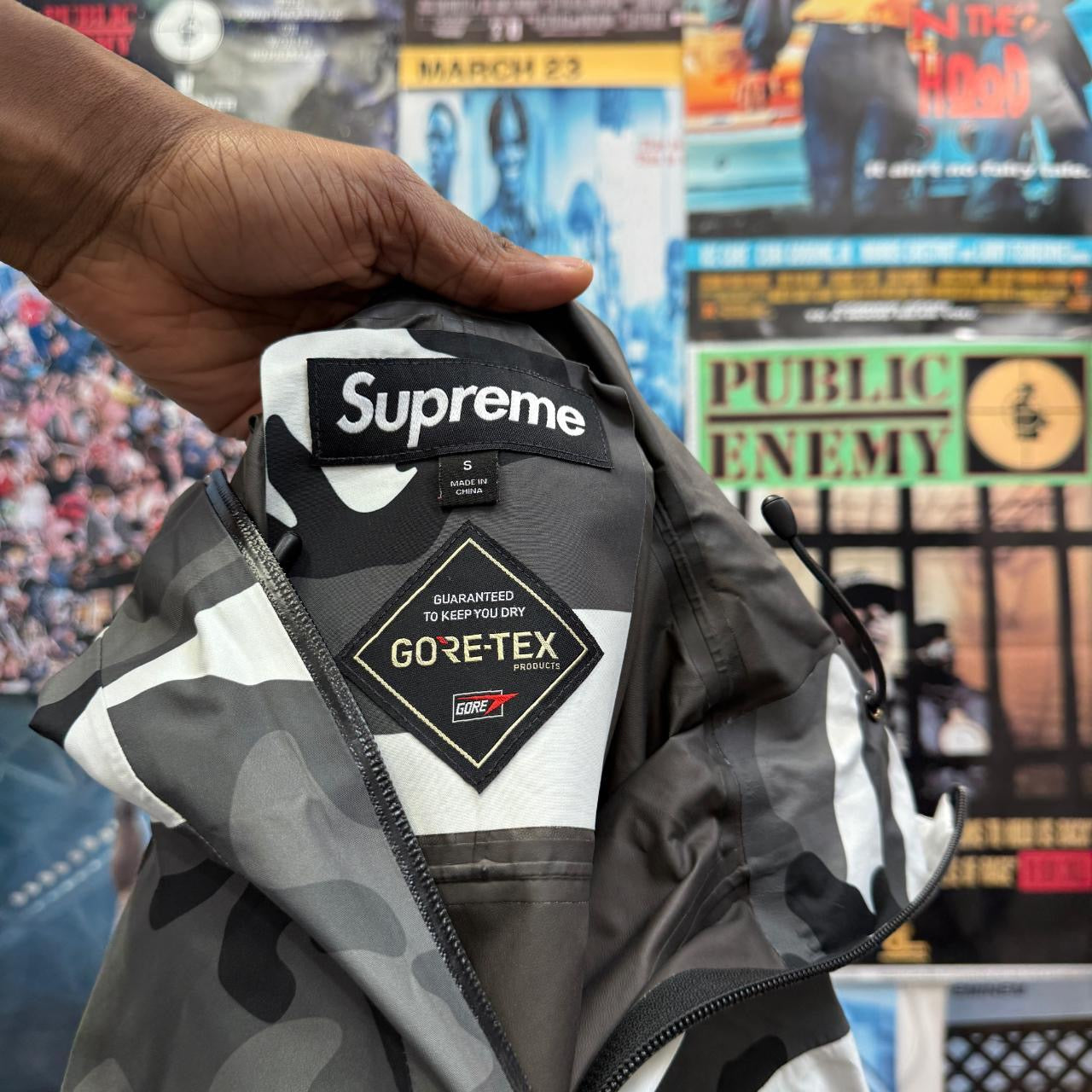SUPREME FW22 2 IN 1 GORE-TEX SHELL WINDSTOPPER VEST