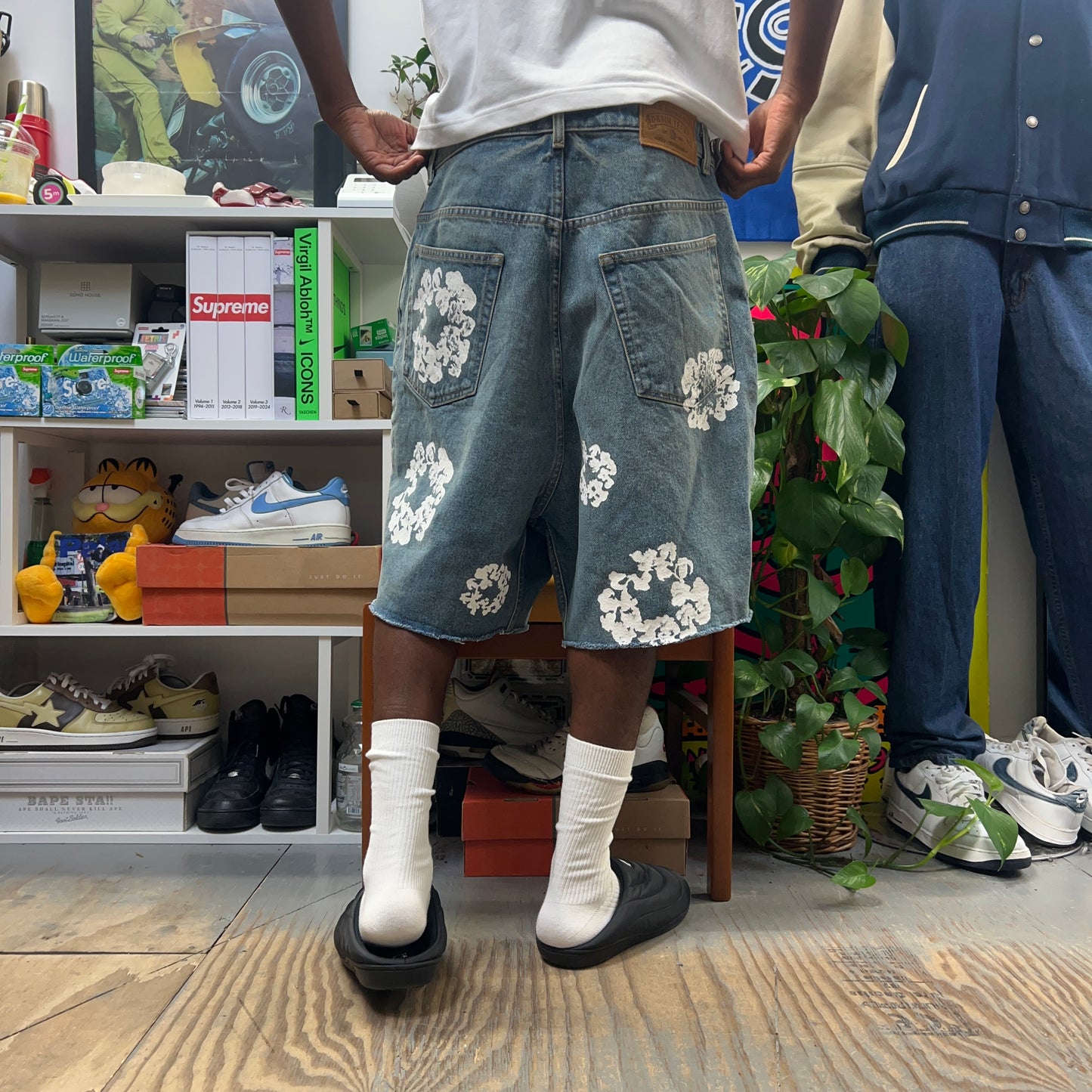 DENIM TEARS X LEVI FW23 WREATH LIGHT WASH JEAN SHORTS