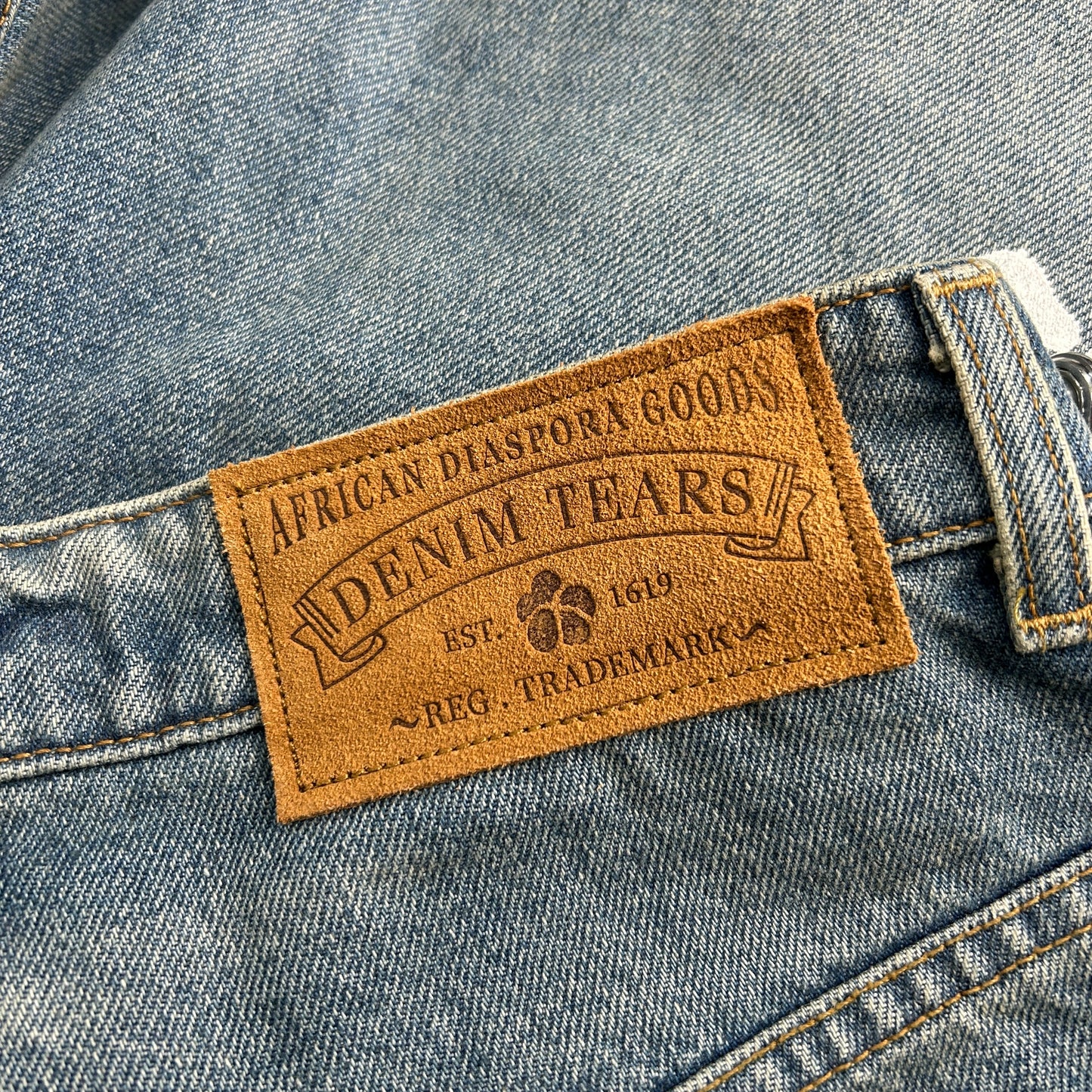 DENIM TEARS X LEVI FW23 WREATH LIGHT WASH JEAN SHORTS