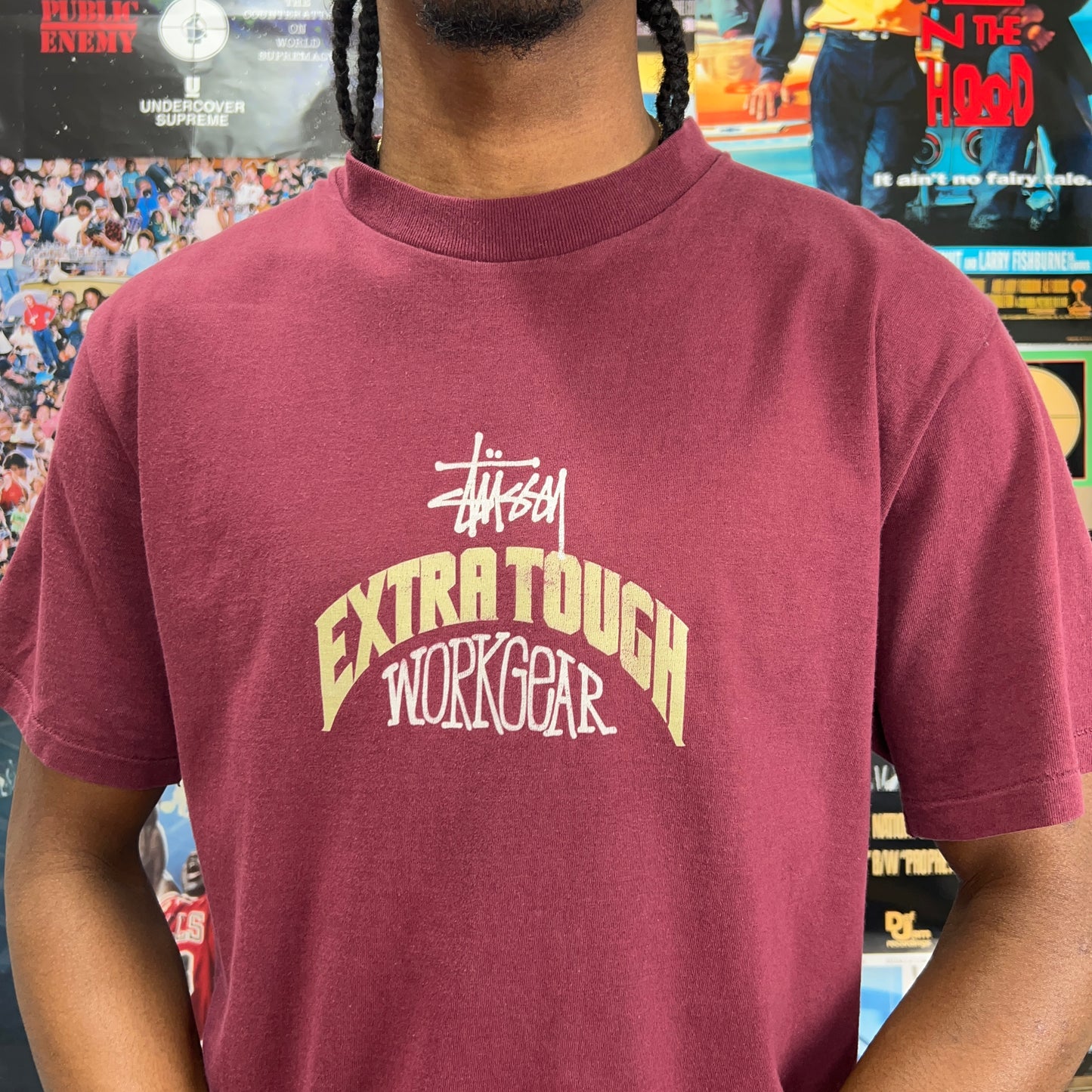 STUSSY 90s EXTRA TUFF BURGUNDY TEE