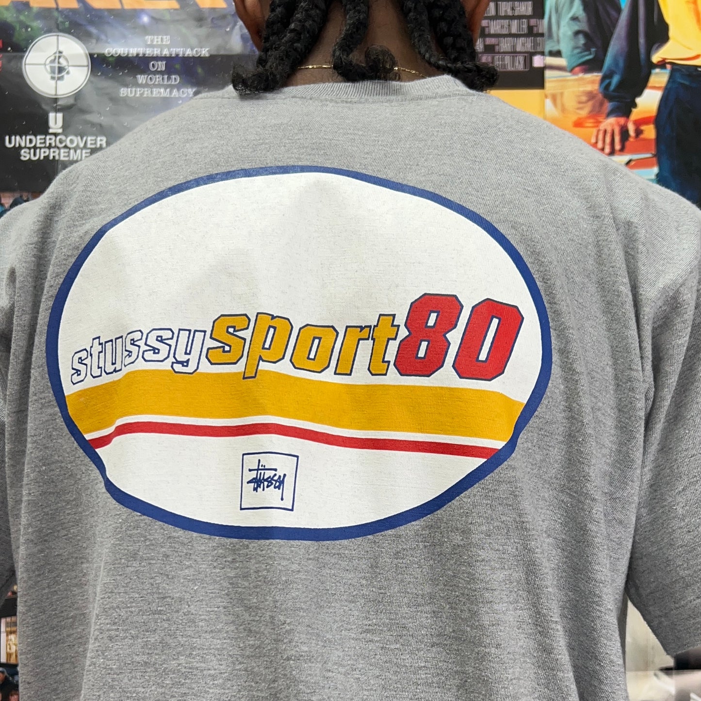 STUSSY SPORT 90s GREY TEE